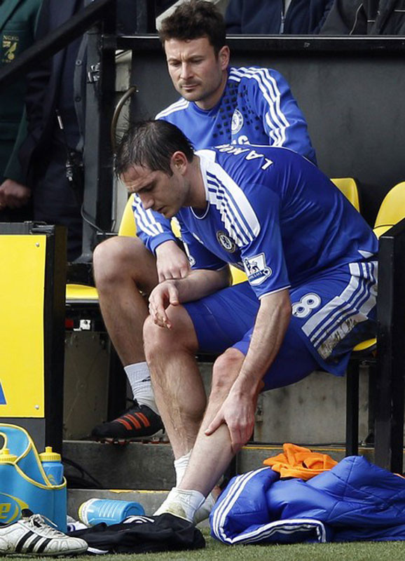 Nhược điểm: Lampard đang gặp khó khăn trong việc giữ phong độ ở Chelsea khi anh ra sân ngày một ít đi, phần vì tuổi tác và phần vì ý định trẻ hóa của Andre Villa-Boas.