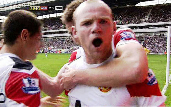 Nhược điểm: Không phải là một tấm gương tiêu biểu, hay tạo ra scandal, nóng tính trên sân dễ dẫn tới những tấm thẻ không đáng có. Ngoài ra Rooney còn dễ gây thất vọng khi bị sức ép trong những giải đấu quan trọng.