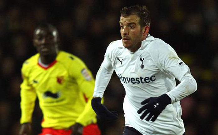 6. Rafael Van der Vaart có khả năng sẽ bỏ lỡ trận derby Bắc London với Arsenal diễn ra tuần sau. Tiền vệ người Hà Lan này bị dính chấn thương trong chiến thắng 3-1 của Tottenham trước Wigan vào tháng 1 và hiện vẫn đang trong quá trình hồi phục. Anh chắc chắn không có mặt ở vòng 5 FA Cup khi Spurs gặp Stevenage, và nếu như Van der Vaart không thể ra sân trước Arsenal, khả năng tốt nhất mà anh có thể hy vọng khi trở lại là một suất trên ghế dự bị trong trận đấu giữa Tottenham và Man Utd. 6. Rafael Van der Vaart có khả năng sẽ bỏ lỡ trận derby Bắc London với Arsenal diễn ra tuần sau. Tiền vệ người Hà Lan này bị dính chấn thương trong chiến thắng 3-1 của Tottenham trước Wigan vào tháng 1 và hiện vẫn đang trong quá trình hồi phục. Anh chắc chắn không có mặt ở vòng 5 FA Cup khi Spurs gặp Stevenage, và nếu như Van der Vaart không thể ra sân trước Arsenal, khả năng tốt nhất mà anh có thể hy vọng khi trở lại là một suất trên ghế dự bị trong trận đấu giữa Tottenham và Man Utd.