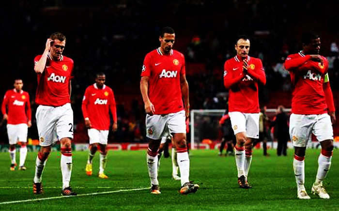 Vấn đề chấn thương của Man Utd đã trở nên tồi tệ hơn với những tin tức không hay của Ryan Giggs, Dimitar Berbatov và Patrice Evra. Tất cả họ đều lỡ chuyến đi đến Hà Lan. Tuy nhiên Tom Cleverley (mắt cá) có thể bắt đầu sau khi xuất hiện trên băng ghế dự bị trong trận đấu với Liverpool, còn Nani (mắt cá) và Phil Jones (bàn chân) cũng có thể lọt vào danh sách đăng ký.