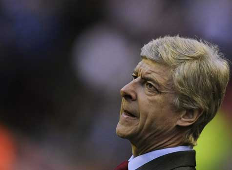 Wenger không chịu bỏ ra một xu từ tiền bán Fabregas và Nasri để tìm những sự thay thế cần thiết Wenger không chịu bỏ ra một xu từ tiền bán Fabregas và Nasri để tìm những sự thay thế cần thiết