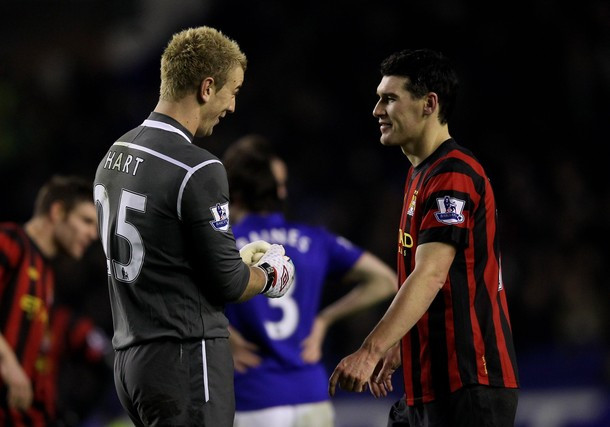 Thủ môn Joe Hart và tiền vệ Gareth Barry (Manchester City) không hiểu chuyện gì xảy ra. (Xem chùm ảnh ấn tượng vòng đấu: Man đỏ thăng hoa, Man xanh tắt lịm) Thủ môn Joe Hart và tiền vệ Gareth Barry (Manchester City) không hiểu chuyện gì xảy ra. (Xem chùm ảnh ấn tượng vòng đấu: Man đỏ thăng hoa, Man xanh tắt lịm)