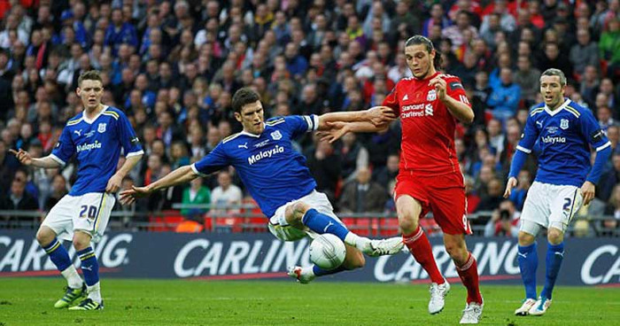 Andy Carroll bị các cầu thủ áo xanh chăm sóc kỹ càng khiến anh không có nhiều cơ hội để chạm bóng chứ chưa nói dứt điểm