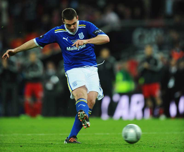 Tuy nhiên, Liverpool sau đó vượt lên dẫn 3-2. Em họ của Gerrard là Anthony (ảnh) đá hỏng quả phạt đền quyết định