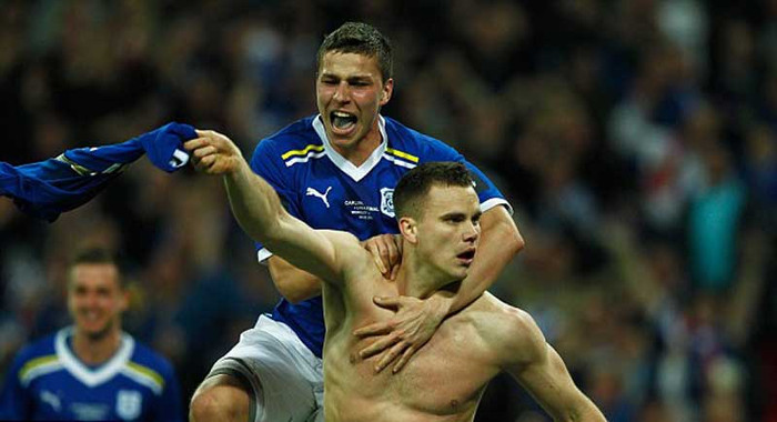 2-2 là tỷ số của 120 phút, và trận đấu buộc phải phân định thắng thua trên chấm 11m