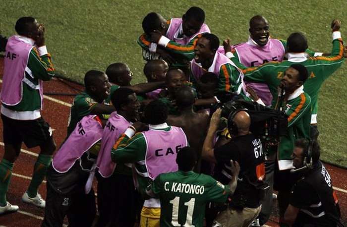 Cơn ác mộng gần 2 thập kỷ đã được chấm dứt, người Zambia đã bước lên ngôi vô địch châu lục lần đầu tiên trong lịch sử. Cơn ác mộng gần 2 thập kỷ đã được chấm dứt, người Zambia đã bước lên ngôi vô địch châu lục lần đầu tiên trong lịch sử.