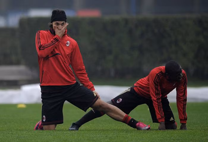 8. Liều mạng với Onyewu. Hai người này lao vào nhau sau một hồi cãi cọ và thậm chí có kẻ sẽ thành tật nếu các đồng đội không lao vào ngăn