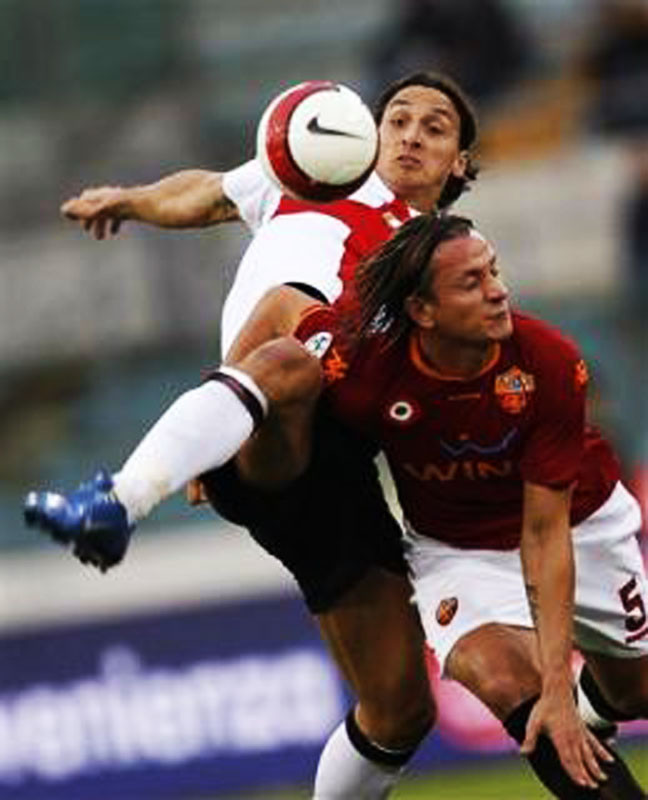 4. Va chạm với Mexes. Đây không phải Taekwondo, đây là kung-fu.