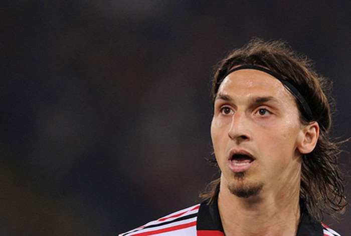 Mang đai đen Taekwondo, Zlatan Ibrahimovic lại kiếm sống bằng nghề cầu thủ nên quyết định mượn sân bóng để "luyện công"