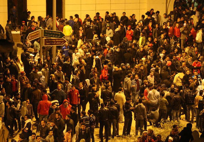 Có thể chỉ thị đó được thi hành vì lý do chính trị, nhưng cũng có thể vì sự hung hãn đến từ các Ultras của Al-Ahly. Có thể chỉ thị đó được thi hành vì lý do chính trị, nhưng cũng có thể vì sự hung hãn đến từ các Ultras của Al-Ahly.