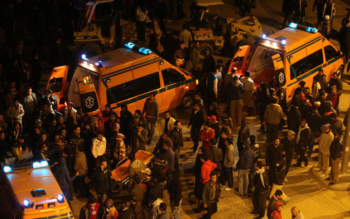 Đầu mùa giải 2011-12 này, trận mở màn của Al-Ahly đã bị dời sang thành phố Alexandria như một hình phạt cho việc các fan Al-Ahly ném pháo sáng trong trận chung kết Cúp quốc gia 2 tháng trước. Các Ultras của Al-Ahly đáp lại án phạt như sau: “Các người không có quyền dạy chúng ta cách cổ vũ”. Đầu mùa giải 2011-12 này, trận mở màn của Al-Ahly đã bị dời sang thành phố Alexandria như một hình phạt cho việc các fan Al-Ahly ném pháo sáng trong trận chung kết Cúp quốc gia 2 tháng trước. Các Ultras của Al-Ahly đáp lại án phạt như sau: “Các người không có quyền dạy chúng ta cách cổ vũ”.