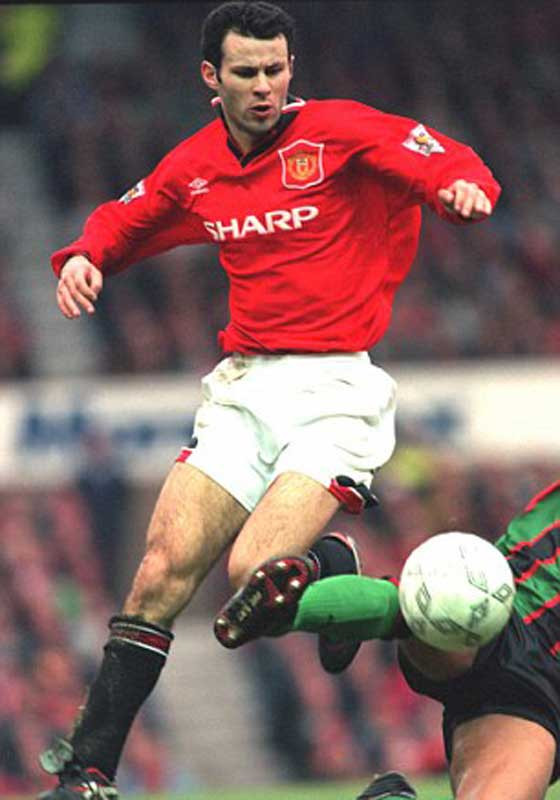 1995: Chấn thương khiến Giggs chỉ đá được 29 trận ở Premier League và ghi có 1 bàn thắng. Cuối mùa 94-95 Giggs đã phần nào lấy lại phong độ nhưng quá muộn để giúp MU có được danh hiệu. Quỷ Đỏ mất chức vô địch vào tay Blackburn Rovers, tập thể duy nhất từng vô địch giải Ngoại hạng không nằm trong Big Four, với bộ đôi huyền thoại Alan Shearer – Chris Sutton. 1995: Chấn thương khiến Giggs chỉ đá được 29 trận ở Premier League và ghi có 1 bàn thắng. Cuối mùa 94-95 Giggs đã phần nào lấy lại phong độ nhưng quá muộn để giúp MU có được danh hiệu. Quỷ Đỏ mất chức vô địch vào tay Blackburn Rovers, tập thể duy nhất từng vô địch giải Ngoại hạng không nằm trong Big Four, với bộ đôi huyền thoại Alan Shearer – Chris Sutton.