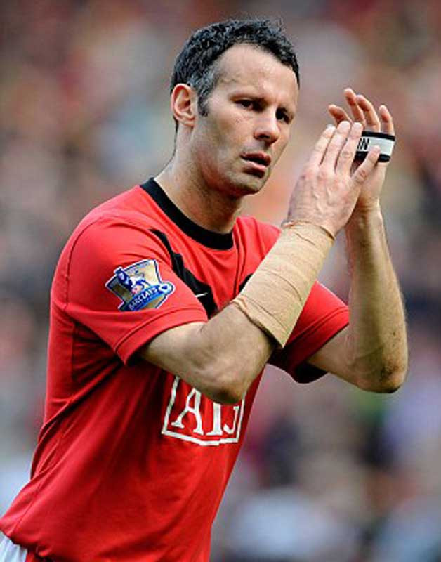 2010: Với bàn thắng thứ 3 của MU trong trận mở màn mùa 2010-2011, Giggs đã ghi bàn trong mọi mùa giải kể từ khi Premier League xuất hiện, và đây là mùa bóng thứ 21 liên tiếp anh ghi bàn (tính cả giải hạng Nhất Anh). 2010: Với bàn thắng thứ 3 của MU trong trận mở màn mùa 2010-2011, Giggs đã ghi bàn trong mọi mùa giải kể từ khi Premier League xuất hiện, và đây là mùa bóng thứ 21 liên tiếp anh ghi bàn (tính cả giải hạng Nhất Anh).