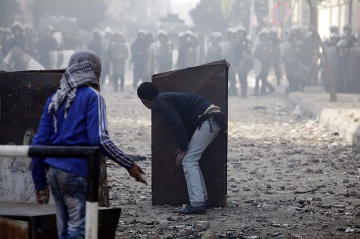 Họ tận dụng những chướng ngại vật để ẩn nấp Họ tận dụng những chướng ngại vật để ẩn nấp