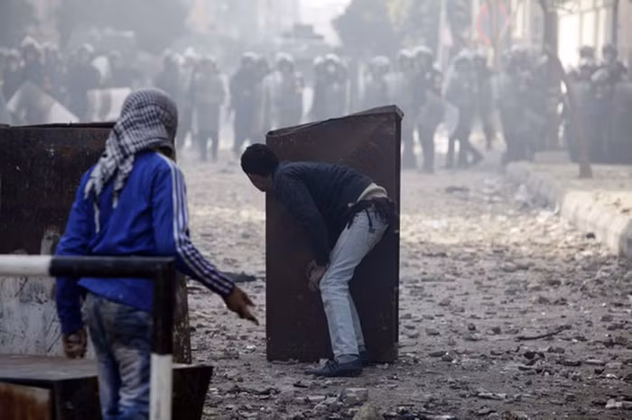 Họ tận dụng những chướng ngại vật để ẩn nấp