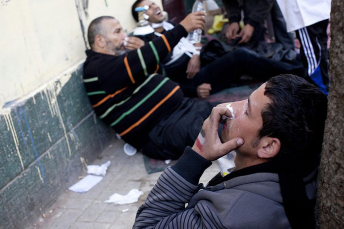 Hơi gas khiến nhiều người bị ngất và choáng. Hơi gas khiến nhiều người bị ngất và choáng.