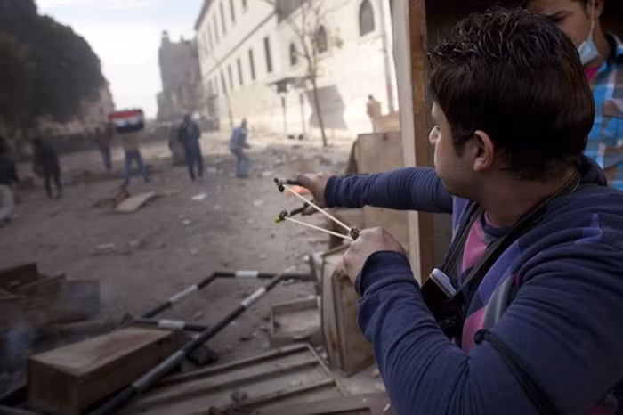 Cả những chiếc ná cũng được huy động