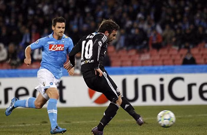 4. Juan Mata đang khiến Andre Villa-Boas lo ngại vì anh đã bị gãy ngón tay trong trận thua 1-3 trước Napoli ở lượt đi vòng 1/16 Champions League. Trước đó AVB đã mất trung vệ đội trưởng John Terry trong 2 tháng tới nên chấn thương của Mata sẽ khiến hàng công của The Blues gặp khó khăn trong việc tìm kiếm bàn thắng. Villa-Boas đang cận kề với lệnh sa thải của Roman Abramovich, và biết đâu Mata sẽ đẩy nhanh tiến độ diễn ra của sự kiện đó.