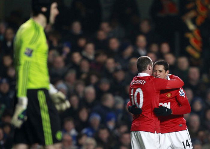 Tuy nhiên, Quỷ Đỏ lại có lợi thế về lịch sử khi họ đã chiến thắng 29 trận trên tổng số 69 lần đến thăm cầu Stamford. Họ thủ hòa 18 trận và để thua 22 trận.