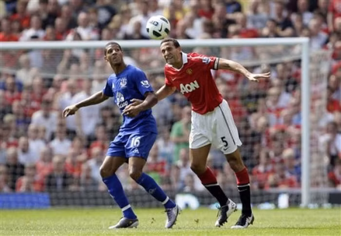 Quỷ Đỏ cũng là đội thành công nhất mỗi khi xa nhà với 26 điểm giành được trong 11 trận, trong khi Chelsea có một thành tích tương đối tốt ở sân nhà với 22 điểm/11 trận.