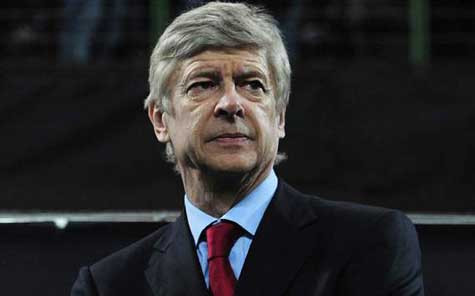 Arsene Wenger không có lý do gì để mà khư khư giữ tiền Arsene Wenger không có lý do gì để mà khư khư giữ tiền