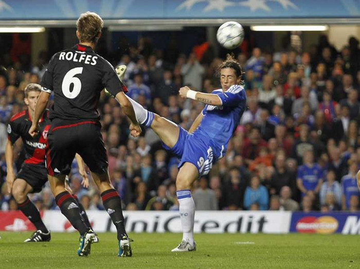 Chelsea đã có tới 53 lần dứt điểm trúng đích tại Champions League mùa này, chỉ kém Barcelona và Real Madrid. Trong khi đó Napoli chỉ có 18 lần, thấp nhất trong số những đội góp mặt ở vòng 1/16 này.