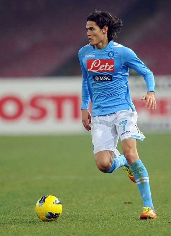 Hamsik cùng với Lavezzi sẽ xuất phát ở vai trò hộ công cho chủ lực Cavani. Napoli chắc chắn sẽ chơi tấn công để tìm kiếm lợi thế dẫn trước trên đất Naples trước khi phải tới làm khách ở London.