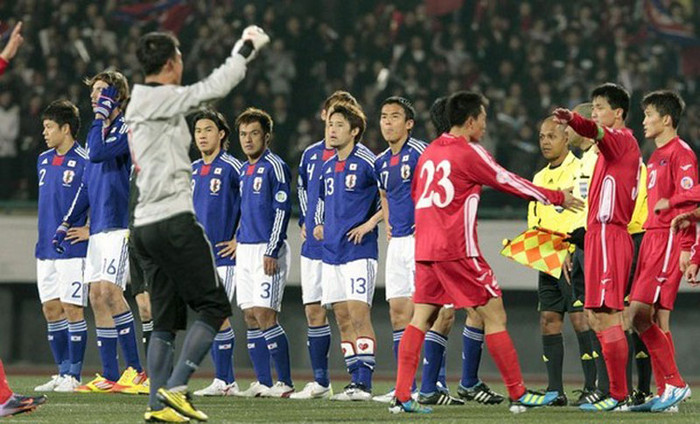 Ở châu Á, các đội xếp đầu đều bị tụt bậc khá nhiều, trong đó có Nhật Bản (-11 bậc), Uzbekistan (-10 bậc). Australia tiếp tục dẫn đầu với vị trí thứ 22 thế giới, Nhật Bản (thứ 30) xếp thứ 2 và thứ 3 là Hàn Quốc (thứ 34)