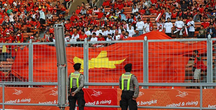 Nghịch lý 3: Đội tuyển Việt Nam tiếp tục “ngủ đông”, nhưng vẫn được tăng thêm 1 bậc để đứng thứ 100, xếp thứ 14 châu Á và dẫn đầu Đông Nam Á. ĐTVN thậm chí còn cao bậc hơn cả CHDCND Triều Tiên, đội dự World Cup 2010.