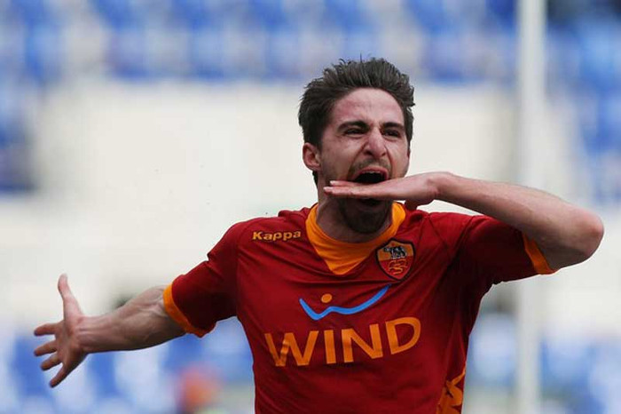 Balotelli hiện đã bị thay thế bằng chân sút 20 tuổi của AS Roma, Fabio Borini. Điều này thực ra sớm hay muộn cũng sẽ xảy ra, vì từ khi đến Man City năm 2010, cá nhân Super Mario đã 3 lần bị truất quyền thi đấu. Balotelli hiện đã bị thay thế bằng chân sút 20 tuổi của AS Roma, Fabio Borini. Điều này thực ra sớm hay muộn cũng sẽ xảy ra, vì từ khi đến Man City năm 2010, cá nhân Super Mario đã 3 lần bị truất quyền thi đấu.