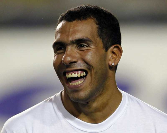 4. Carlos Tevez đang nóng lòng chờ đợi ngày trở lại thi đấu cho đội 1 Man City, do đó anh đã được chuyển xuống đội dự bị để chơi trận đấu giữa Man City với đội dự bị Preston. Trận đấu này diễn ra hoàn toàn không có khán giả vì Man City muốn Tevez tập trung tối đa cho sự chuẩn bị của mình mà không phải bận tâm tới sự soi mói của giới truyền thông. 4. Carlos Tevez đang nóng lòng chờ đợi ngày trở lại thi đấu cho đội 1 Man City, do đó anh đã được chuyển xuống đội dự bị để chơi trận đấu giữa Man City với đội dự bị Preston. Trận đấu này diễn ra hoàn toàn không có khán giả vì Man City muốn Tevez tập trung tối đa cho sự chuẩn bị của mình mà không phải bận tâm tới sự soi mói của giới truyền thông.