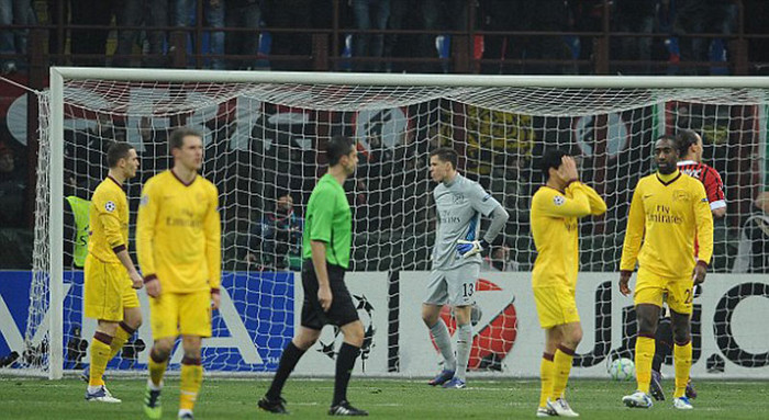 Vừa mới lọt vào top 4 ở giải Ngoại hạng, Arsenal đã nhận một cú sốc mạnh ở đấu trường châu Âu. Đây là thất bại nặng nề nhất của họ ở cấp độ châu lục