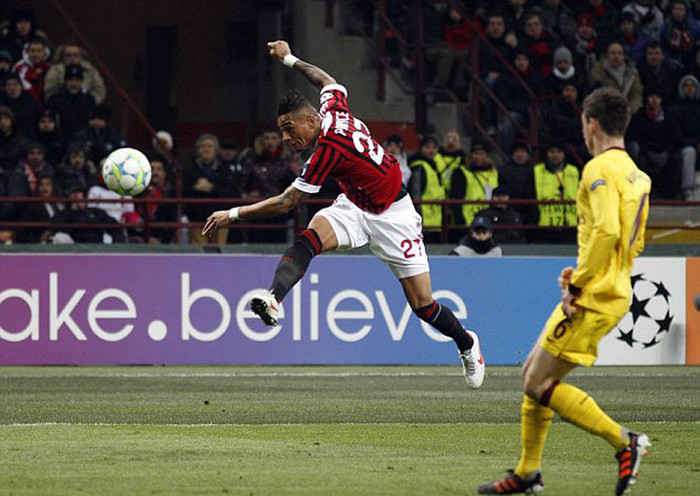 Phút 15, Kevin Prince-Boateng mở tỷ số trận đấu trong một pha vô-lê bất ngờ