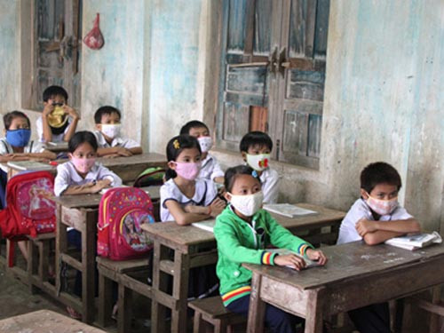 Ngôi trường có một không hai: Đeo khẩu trang nghe giảng bài ảnh 1 Ngôi trường có một không hai: Đeo khẩu trang nghe giảng bài ảnh 1