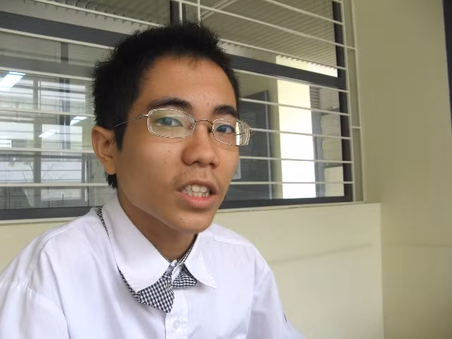 Nguyễn Trung Hiếu tại giờ ra chơi ở trường. Ảnh: Xuân Trung