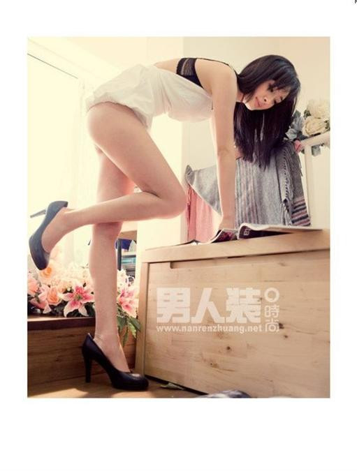 Dương Mịch rất biết cách khoe điểm mạnh của cơ thể như vòng 1 gợi cảm hay đôi chân thon dài miên man. Dương Mịch rất biết cách khoe điểm mạnh của cơ thể như vòng 1 gợi cảm hay đôi chân thon dài miên man.