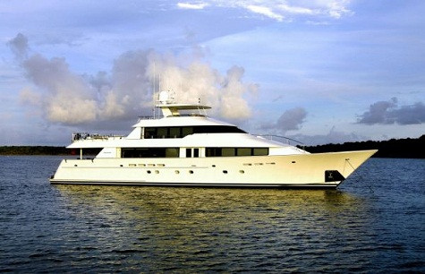 10. Sea Bear Westport 130 Sản xuất bởi: Aqua Voyage Dài: 39,6m Chiếc du thuyền này trước đây thuộc sở hữu của tay golf huyền thoại Jack Nicklaus và đã được mua lại bởi Aqua Voyage - một công ty cung cấp các du thuyền cho thuê. Bước vào du thuyền này, hành khách sẽ được chiêm ngưỡng nhiều đồ đạc được sưu tầm, có rất nhiều của kỷ niệm từ sự nghiệp của tay golf huyền thoại - những điều Aqua Voyage đã cẩn thận chọn ra từ Bảo tàng của Jack Nicklaus. Sea Bear Westport 130 có đủ không gian cho 10 người. Ngoài ra còn có một quầy ba, một khu chơi golf ngoài trời.