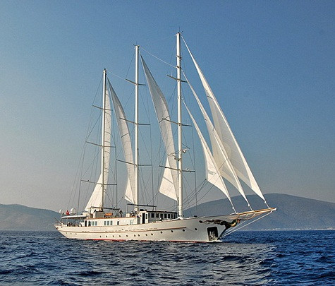 3. My montigne Giá: 21 triệu USD Sản xuất bởi: Aegean Yacht Dài: 57m Chiếc du thuyền này thuộc sở hữu của một triệu phú thuộc khu vực Đông Nam Á. Hình tượng rồng được chạm nổi ở đuôi thuyền. Chiếc du thuyền này còn ang lại cho du khách cảm giác thoải mái, sang trọng với nguyên vật liệu từ gỗ gụ. Khu ăn uổng thoải mái chỗ ngồi cho 12 người… Điểm nổi bật của “My montigne” là tính năng “ổn định neo”.