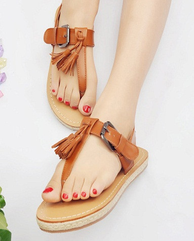 Dép xỏ ngón ngày càng có nhiều mẫu mã và màu sắc trẻ trung, thời trang cho bạn gái lựa chọn. (Ảnh: HB) Xem thêm: Những đôi giày kỳ quái và xấu xí nhất thế giới Dép xỏ ngón ngày càng có nhiều mẫu mã và màu sắc trẻ trung, thời trang cho bạn gái lựa chọn. (Ảnh: HB) Xem thêm: Những đôi giày kỳ quái và xấu xí nhất thế giới