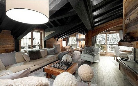 9. Chalet Le Petit Chateau, Courchevel 1850 Giá: 91.000 £/tuần Chalet Le Petit Chateau được xây dựng vào năm 2010 với tiện nghi hết sức hiện đại. Nó gồm có bể bơi trong nhà, phòng massage, phòng xông hơi theo phong cách Hammam. Ngoài việc nhận được những dịch vụ giải trí tốt nhất và sự phục vụ chu đáo từ đầu bếp, quản gia cũng như tài xế, du khách ở đây còn có một đặc quyền khác là không cần ra ngoài mua sắm mà yêu cầu nhân viên nhà hàng đi đến tòa nhà. 9. Chalet Le Petit Chateau, Courchevel 1850 Giá: 91.000 £/tuần Chalet Le Petit Chateau được xây dựng vào năm 2010 với tiện nghi hết sức hiện đại. Nó gồm có bể bơi trong nhà, phòng massage, phòng xông hơi theo phong cách Hammam. Ngoài việc nhận được những dịch vụ giải trí tốt nhất và sự phục vụ chu đáo từ đầu bếp, quản gia cũng như tài xế, du khách ở đây còn có một đặc quyền khác là không cần ra ngoài mua sắm mà yêu cầu nhân viên nhà hàng đi đến tòa nhà.