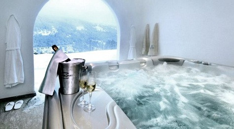 12. Chalet Chesa Falcun, Klosters Giá: 100.195 £/tuần Chalet Chesa Falcun, Klosters cho thuê với giá cao bởi sự sang trọng và tiện nghi của nó. Nó gồm có phòng tắm hơi, phòng massage, phòng tắm hơi ngoài ra còn có quần áo lông giữ ấm cơ thể cùng với một đầu bếp giỏi, một tài xế, một quản gia đáp ứng dịch vụ cá nhân chưa từng có. 12. Chalet Chesa Falcun, Klosters Giá: 100.195 £/tuần Chalet Chesa Falcun, Klosters cho thuê với giá cao bởi sự sang trọng và tiện nghi của nó. Nó gồm có phòng tắm hơi, phòng massage, phòng tắm hơi ngoài ra còn có quần áo lông giữ ấm cơ thể cùng với một đầu bếp giỏi, một tài xế, một quản gia đáp ứng dịch vụ cá nhân chưa từng có.