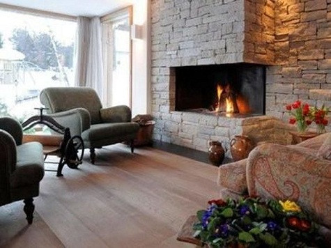 3. Chesetta, St Moritz Giá: 69.000£/tuần Tòa nhà này mang đậm phong cách cổ điển được trang trí bởi những bức tranh sơn dầu và đồ cổ. Nó bao gồm phòng ăn ,phòng tắm hơi, phòng xông hơi… Ngoài ra còn có dịch vụ chăm sóc khách hàng bơi một đội ngũ nhân viên chuyên nghiệp, đáp ứng mọi nhu cầu và sở thích của người sử dụng. 3. Chesetta, St Moritz Giá: 69.000£/tuần Tòa nhà này mang đậm phong cách cổ điển được trang trí bởi những bức tranh sơn dầu và đồ cổ. Nó bao gồm phòng ăn ,phòng tắm hơi, phòng xông hơi… Ngoài ra còn có dịch vụ chăm sóc khách hàng bơi một đội ngũ nhân viên chuyên nghiệp, đáp ứng mọi nhu cầu và sở thích của người sử dụng.