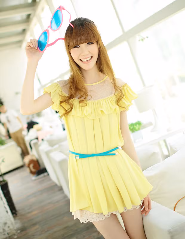 Chiếc váy này rất hợp với những buổi đi chơi dã ngoại, gặp gỡ bạn bè... (Ảnh: HB) Xem thêm: Phương Trinh diện váy xẻ cao, làm 'lu mờ' Midu