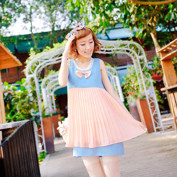 Thêm một lớp voan bên ngoài, chiếc váy này mang lại cho bạn gái sự trẻ trung, năng động. (Ảnh: HB) Xem thêm: Phương Trinh diện váy xẻ cao, làm 'lu mờ' Midu