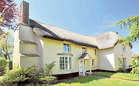 Giá: 575.000 £ Quốc gia phương Tây nổi tiếng với những ngôi nhà có ống khói cao. Ngôi nhà được xây dựng tù thế kỷ 17 này với kiến trúc quen thuộc ở vùng ngoại ô của Exeter là một trong những tốt nhất. Có sáu phòng ngủ, hai phòng tắm, khu vườn lớn và một văn phòng riêng biệt. Giá: 575.000 £ Quốc gia phương Tây nổi tiếng với những ngôi nhà có ống khói cao. Ngôi nhà được xây dựng tù thế kỷ 17 này với kiến trúc quen thuộc ở vùng ngoại ô của Exeter là một trong những tốt nhất. Có sáu phòng ngủ, hai phòng tắm, khu vườn lớn và một văn phòng riêng biệt.