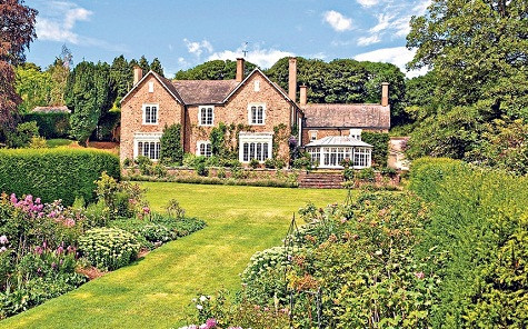 Rectories Old Giá: 1,5 triệu £ Rectories Old là ngôi biệt thự được xây dựng vào năm 1845, có 5 phòng ngủ, 3 phòng tắm… Mỗi phòng được bố trí khá nhiều cửa sổ. Với khu đất tương đối rộng, bạn sẽ được tận hưởng không khí trong lành và thoải mái nhất. Có thể thư giãn trong vườn cây ăn quả, chơi quần vợt trên sân cứng… Rectories Old Giá: 1,5 triệu £ Rectories Old là ngôi biệt thự được xây dựng vào năm 1845, có 5 phòng ngủ, 3 phòng tắm… Mỗi phòng được bố trí khá nhiều cửa sổ. Với khu đất tương đối rộng, bạn sẽ được tận hưởng không khí trong lành và thoải mái nhất. Có thể thư giãn trong vườn cây ăn quả, chơi quần vợt trên sân cứng…