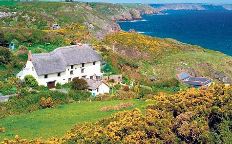 Giá: 750.000 £ Ngôi nhà ba tầng này có 5 phòng ngủ nằm ở gần biển. Ngoài ra còn có một ngôi nhà riêng biệt đối diện với căn nhà chính. Ngôi nhà này thuộc sở hữu của ông A Room. Với cảnh quan tuyệt đẹp lại gần kề biển, ngôi nhà này cũng là một trong những ngôi nhà có vẻ đẹp cổ tích. Giá: 750.000 £ Ngôi nhà ba tầng này có 5 phòng ngủ nằm ở gần biển. Ngoài ra còn có một ngôi nhà riêng biệt đối diện với căn nhà chính. Ngôi nhà này thuộc sở hữu của ông A Room. Với cảnh quan tuyệt đẹp lại gần kề biển, ngôi nhà này cũng là một trong những ngôi nhà có vẻ đẹp cổ tích.