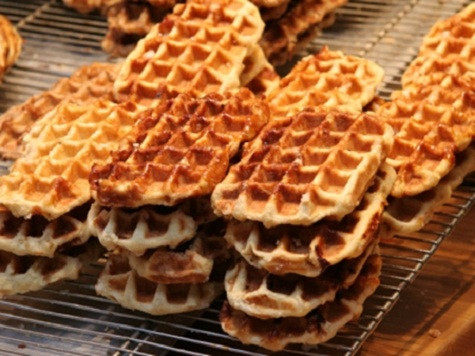 12. Bỉ - 2,9% Dân số: 10,88 triệu người Theo số liệu của Boston Consulting Group, cứ 100.000 người tại đây, lại có 4 người sở hữu số tài sản từ 100 triệu USD trở lên. Người giàu nhất nước Bỉ là Albert Frere, một nhà đầu tư với 3,6 tỷ USD tài sản. 12. Bỉ - 2,9% Dân số: 10,88 triệu người Theo số liệu của Boston Consulting Group, cứ 100.000 người tại đây, lại có 4 người sở hữu số tài sản từ 100 triệu USD trở lên. Người giàu nhất nước Bỉ là Albert Frere, một nhà đầu tư với 3,6 tỷ USD tài sản.