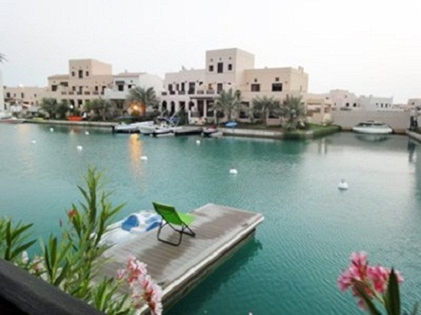 10. Bahrain - 3,2% Dân số: 1,26 triệu người Đảo quốc này là một trong những trung tâm tài chính phát triển nhanh nhất thế giới. Những người có tài sản lớn nhất nước này đều là thành viên của hoàng tộc. Và dĩ nhiên, người giàu nhất chính là vua Hamad bin Isa al Khalifa. 10. Bahrain - 3,2% Dân số: 1,26 triệu người Đảo quốc này là một trong những trung tâm tài chính phát triển nhanh nhất thế giới. Những người có tài sản lớn nhất nước này đều là thành viên của hoàng tộc. Và dĩ nhiên, người giàu nhất chính là vua Hamad bin Isa al Khalifa.