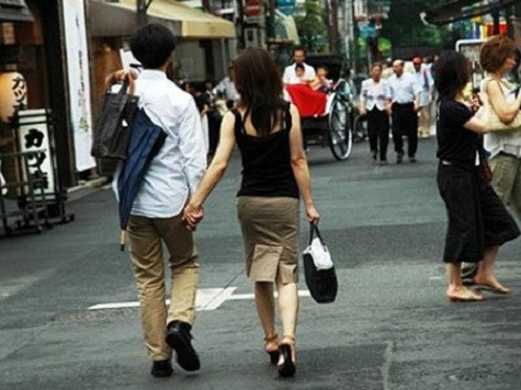 11. Nhật Bản - 2,9% Dân số: 127,5 triệu người Theo dữ liệu của Boston Consulting Group, tổng tài sản cá nhân tại Nhật Bản đã giảm 2% trong năm 2011 xuống 17.800 tỷ USD do ảnh hưởng của thảm họa kép sóng thần động đất. Tuy nhiên, tình trạng này được dự đoán sẽ cải thiện trong 5 năm tới. Nước này hiện có 1,6 triệu triệu phú, chỉ xếp thứ 2 sau Mỹ. 11. Nhật Bản - 2,9% Dân số: 127,5 triệu người Theo dữ liệu của Boston Consulting Group, tổng tài sản cá nhân tại Nhật Bản đã giảm 2% trong năm 2011 xuống 17.800 tỷ USD do ảnh hưởng của thảm họa kép sóng thần động đất. Tuy nhiên, tình trạng này được dự đoán sẽ cải thiện trong 5 năm tới. Nước này hiện có 1,6 triệu triệu phú, chỉ xếp thứ 2 sau Mỹ.